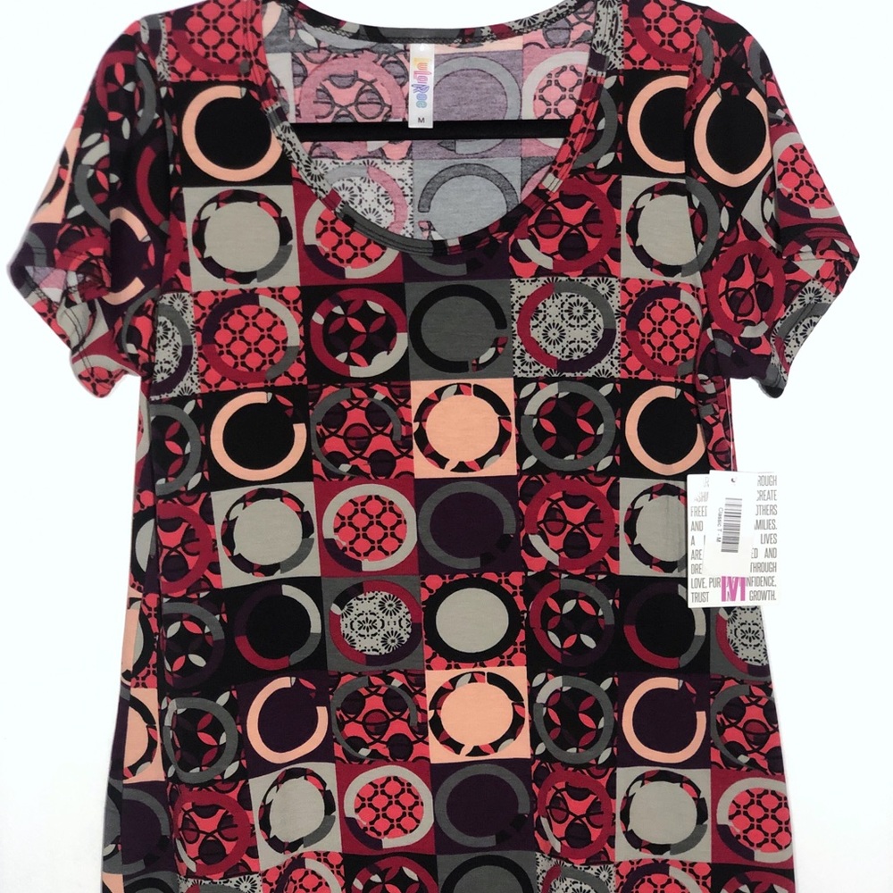 LuLaRoe Classic Tee NWT Medium 
2nd pic Size Chart